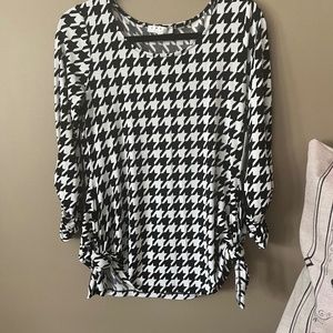 Chaus Black and White Houndstooth Tie-Hem Blouse